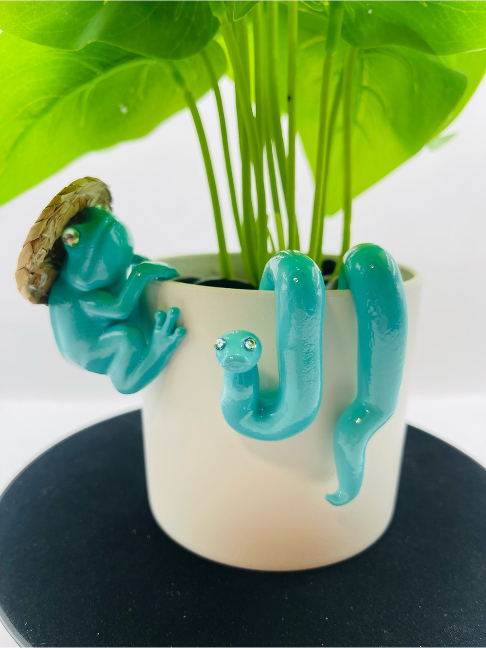 The “Ocean Collection” Hanging Beach Frog & Snake Planter Accent Decor